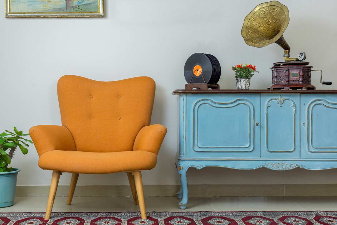 Fauteuil et comode vintage