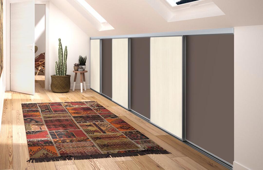Porte de placard sous comble couloir entre deux pièces
